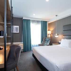 Signature Room 1 King Bed